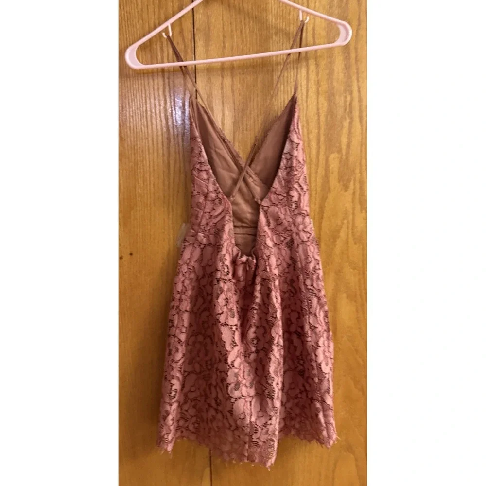 REVOLVE Lovers + Friends Lace Dress Sz XS Blush Pink‎ V Neck Spaghetti Strap